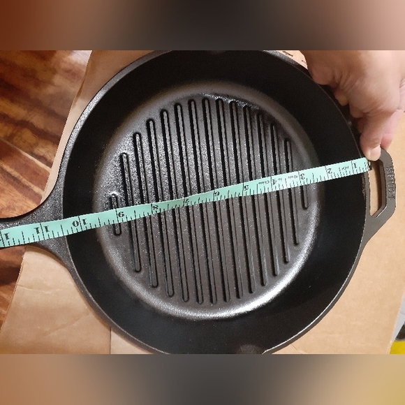 NWOT Lodge Cast Iron Grill Pan ONLY 10.25 inch with free SCRAPERS - Picture 2 of 9